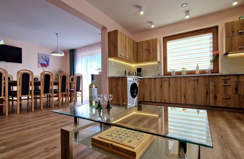 gmina Iwierzyce Casa | Casa en Wiśniowa con piscina y bosque
