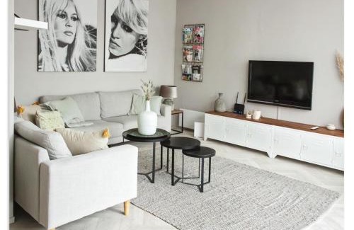 Grou Casa | Holiday Home in Yn e Lijte with Water Sports