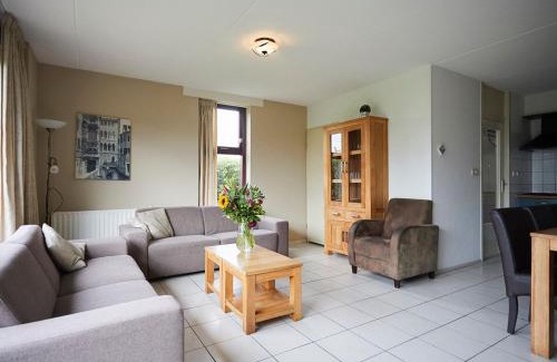 Heinkenszand Casa | Holiday Home in Zeeland with Garden