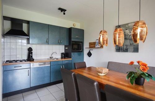 Heinkenszand Casa | Holiday Home in Zeeland with Garden