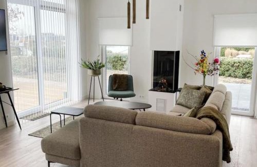 Wemeldinge Casa | Holiday Home in Zeeland with Workation Setup