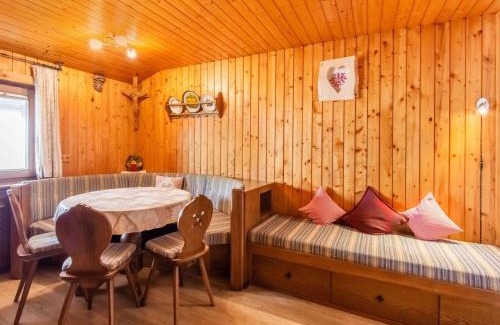 Bruck am Ziller Apartamento | Holiday Home in Zillertal near Ski Slopes
