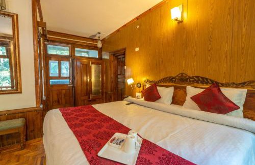 Old Manali Hotel | Holiday Home International -Vivaan Stays