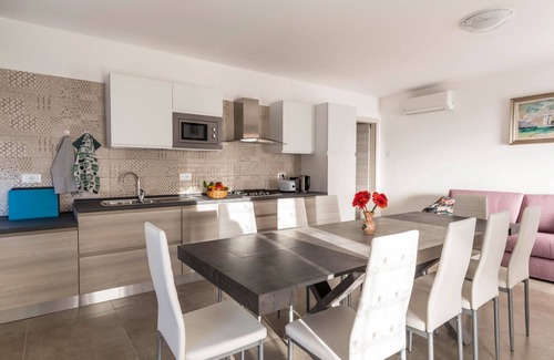 Porto Casa | Holiday Home “Casa Balansina” Directly on Lake Garda with Wi-Fi & Terrace