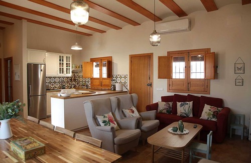 Montellano Casa | Casa "Jyv" con vistas a la montaña, piscina y Wi-Fi