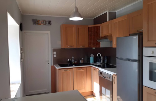 Poullaouen Casa | Casa de vacaciones 'Kergoulas' con terraza privada, jardín privado y Wi-Fi