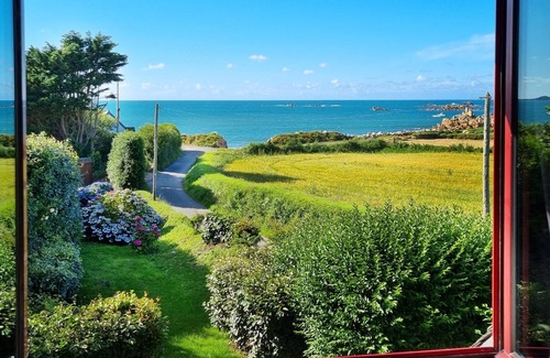 Pleubian Casa | Casa de vacaciones 'Kermohic - En Front De Mer' con vistas al mar, terraza privada y Wi-Fi