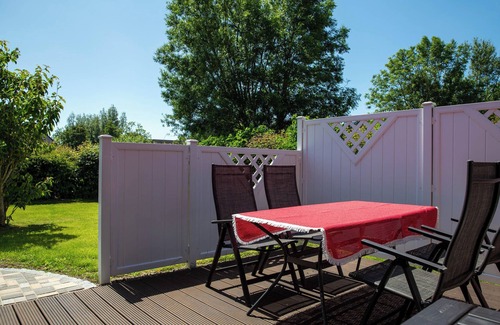 Pellworm Casa | Casa de vacaciones 'Kleine Liebe' con terraza privada, jardín privado y Wi-Fi