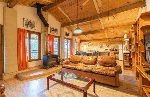 Gemozac Casa | Casa de vacaciones 'L'arbre - Gîtes De La Tournerie' con piscina compartida, jardín y Wi-Fi