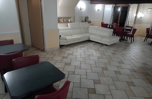 Maubert-Fontaine Casa | Casa de Vacaciones 'Le Repos Du Lièvre' con Terraza Privada, Jardín Privado y Wi-Fi