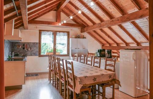 Yenne Casa | Casa de vacaciones 'L'orée Du Bois' con vistas a la montaña, Wi-Fi y aire acondicionado