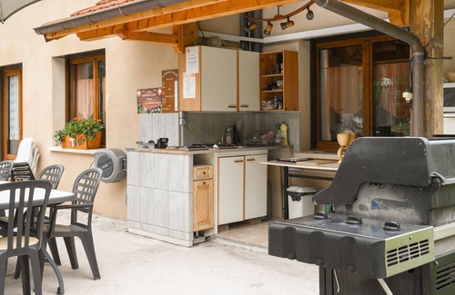 Yenne Casa | Casa de vacaciones 'L'orée Du Bois' con vistas a la montaña, Wi-Fi y aire acondicionado