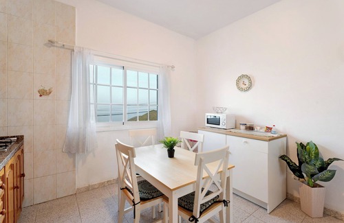 Mocanal Casa | Casa de vacaciones 'La Asomadita' con vistas al mar, terraza privada y Wi-Fi