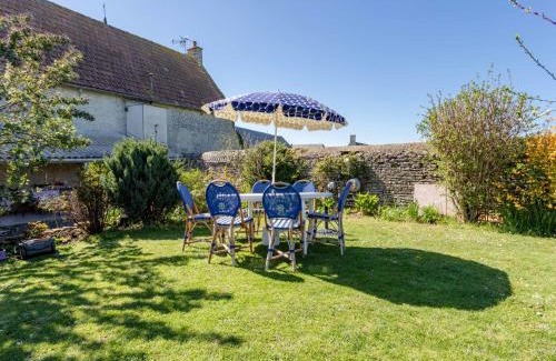 Longues-sur-Mer Casa | Holiday Home La Batterie by Interhome