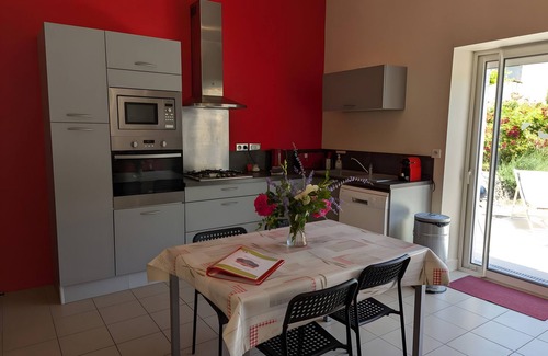 Verrieres Casa | Casa de vacaciones 'La Bonne Chauffe-Col De Cygne' con piscina compartida, terraza privada y Wi-Fi