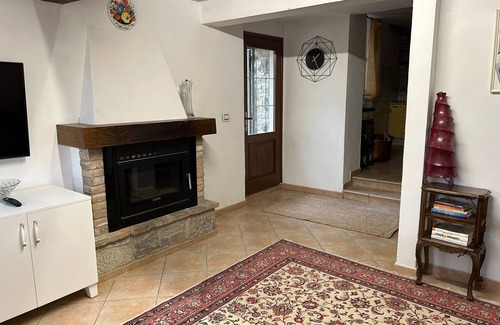 Serramazzoni Casa | Casa de vacaciones "La Casa della Nonna" con vistas a la montaña, terraza privada y Wi-Fi