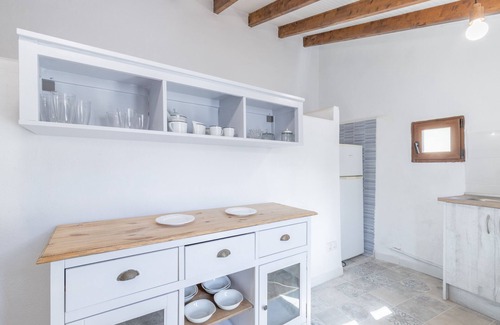 Xirles Casa | Casa de vacaciones 'La Cambra De La Clau' con vistas a la montaña, terraza privada y Wi-Fi