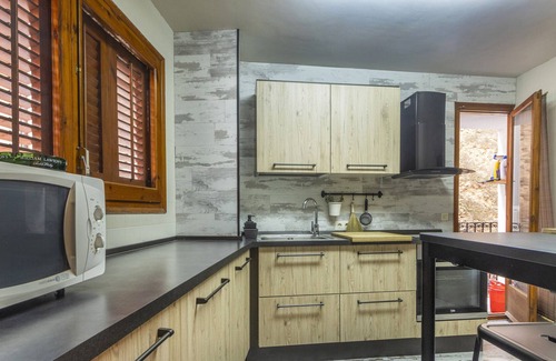 Talarn Casa | Encantadora Casa de Talarn con Wi-Fi, balcón, terraza y vistas a la montaña; aparcamiento disponible, se admiten mascotas