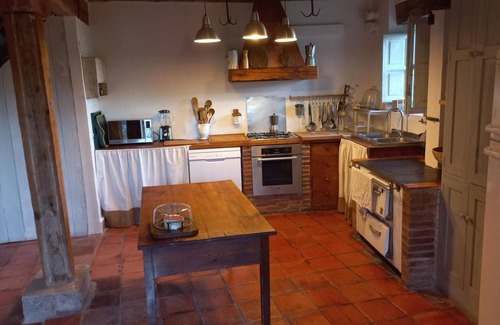 Requijada Casa | Casa Vacacional 'La Casa Del Herrero' con Vista a la Montaña, Jardín Privado y Wi-Fi