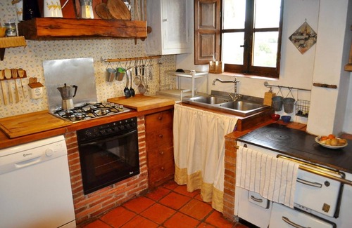 Requijada Casa | Casa Vacacional 'La Casa Del Herrero' con Vista a la Montaña, Jardín Privado y Wi-Fi