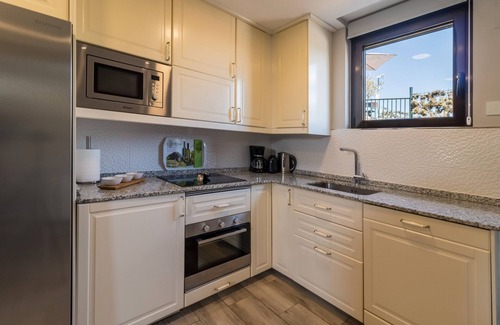 Cuchia Casa | Casa de vacaciones 'La Centinela' con vistas a la montaña, piscina privada y Wi-Fi