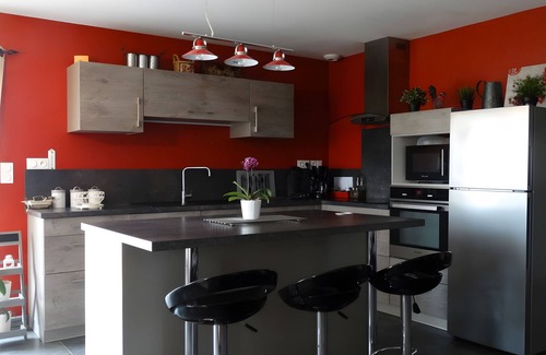 Reminiac Casa | Holiday Home 'La Clémençaie' with Private Terrace, Private Garden and Wi-Fi