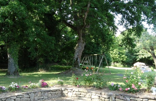 Reminiac Casa | Holiday Home 'La Clémençaie' with Private Terrace, Private Garden and Wi-Fi