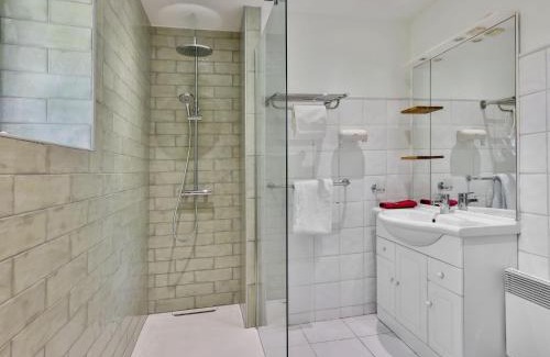 Coly Casa | Holiday Home La Colinoise by Interhome
