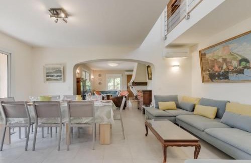 Grimaud Casa | Holiday Home La Colle du Turc by Interhome