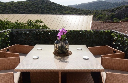 Benaojan Apartamento | Casa de vacaciones 'La Cueva De Las Orquídeas' con piscina privada, terraza privada y Wi-Fi