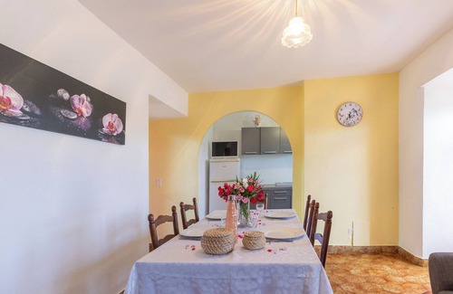 Gravieres Casa | Casa de vacaciones 'La Grange' con vistas a la montaña, piscina compartida y aire acondicionado