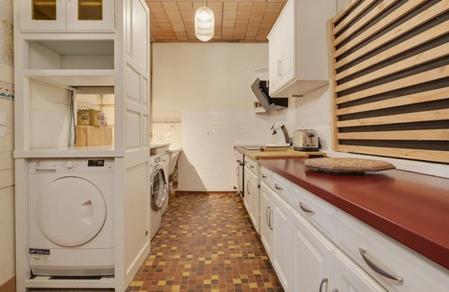 Lormont Casa | Holiday Home 'La Maison Du Vieux Lormont' with Private Terrace