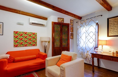 Laconi Casa | Casa de vacaciones 'La Maisonette Casa Vacanze ' con vistas a la montaña, Wi-Fi y aire acondicionado