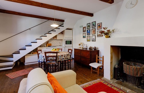 Laconi Casa | Casa de vacaciones 'La Maisonette Casa Vacanze ' con vistas a la montaña, Wi-Fi y aire acondicionado