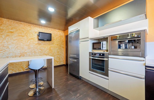 Albinyana Casa | Casa de vacaciones 'La Mediterranea Village' con vistas a la montaña, Wi-Fi y aire acondicionado