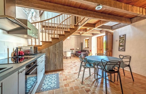Commana Casa | Casa de vacaciones 'La Petite Maison - Piscine - Spa' con piscina compartida, terraza y Wi-Fi