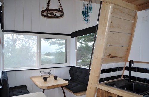 Sisteron Casa | Casa de Vacaciones 'La Tiny House De Peggy' con Vista a la Montaña, Terraza Privada y Aire Acondicionado