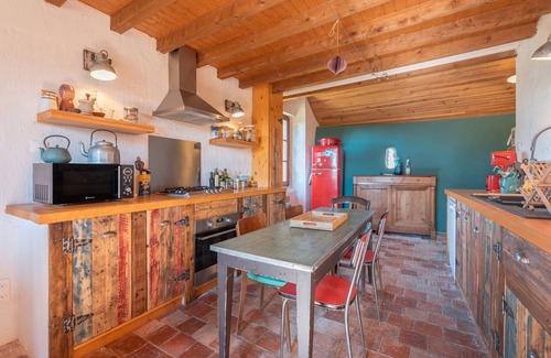 Malabat Casa | Casa de vacaciones 'La Toumet' con vistas a la montaña, piscina privada y Wi-Fi