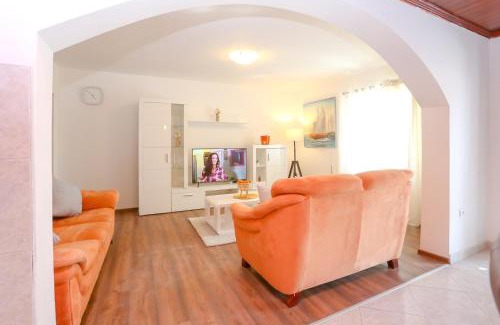Mravince Apartamento | Holiday Home Lany