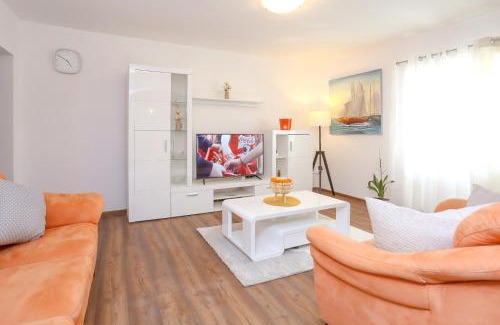 Mravince Apartamento | Holiday Home Lany