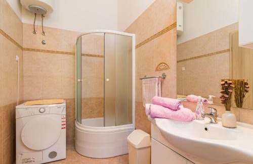 Medvidici Casa | Holiday Home Lara by Interhome