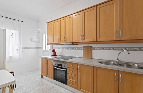 Torrevieja Apartamento | Casa de vacaciones 'Las Calas C y E' con piscina compartida, terraza privada y Wi-Fi