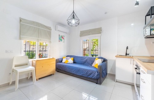 Torrevieja Apartamento | Casa de vacaciones 'Las Calas C y E' con piscina compartida, terraza privada y Wi-Fi