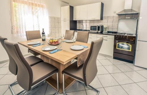 Pridraga Casa | Holiday Home Laura by Interhome