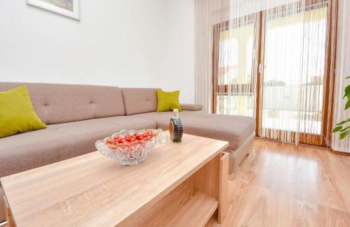Pridraga Casa | Holiday Home Laura by Interhome