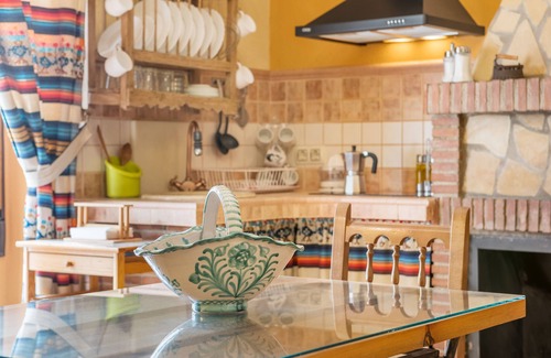 Hinojares Casa | Casa de vacaciones 'Lavanda' con vistas a la montaña, Wi-Fi y aire acondicionado