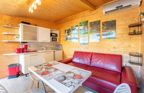 Route d'Arles Casa | Casa de vacaciones 'Le Chalet Houda Et Spa En Option' con piscina privada y aire acondicionado