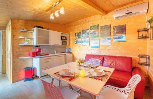 Route d'Arles Casa | Casa de vacaciones 'Le Chalet Houda Et Spa En Option' con piscina privada y aire acondicionado