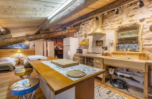 Artesa de Segre Casa | Casa de vacaciones 'Les Orenetes' con vistas a la montaña, Wi-Fi y aire acondicionado