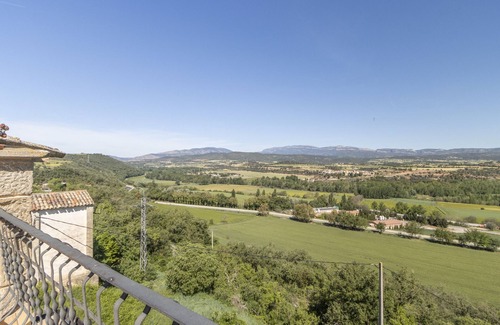 Artesa de Segre Casa | Casa de vacaciones 'Les Orenetes' con vistas a la montaña, Wi-Fi y aire acondicionado